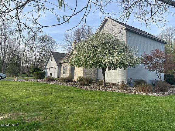 4th image of 174 Sylvan Oakes Dr