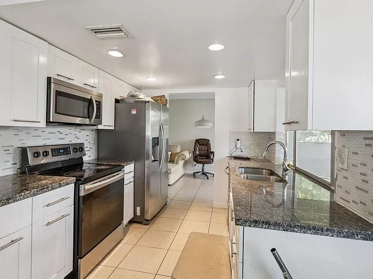 6708 NW 57th Dr — Photo 2