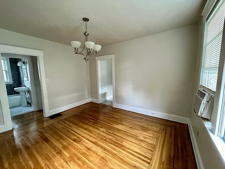 33 Glen Este Pl #2 — Photo 7