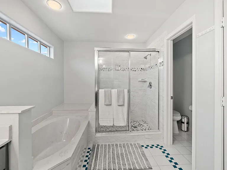 33 Monterey Pointe Dr — Photo 23