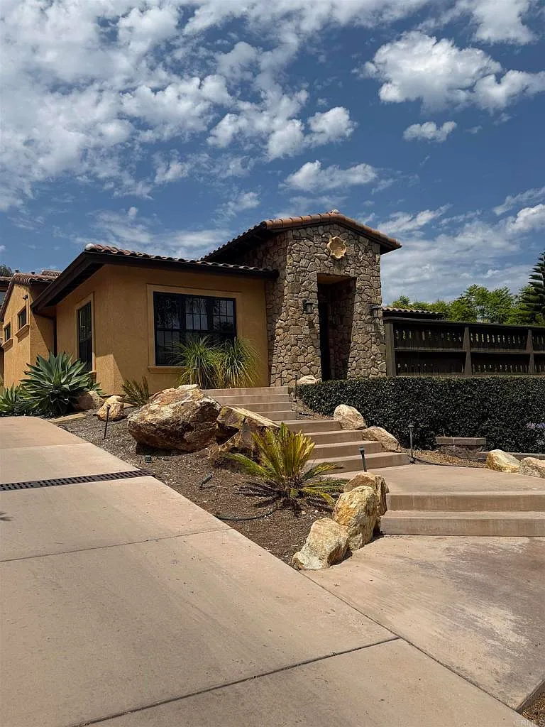 4 bed, 4.5 bath, 3756 sqft, $9,500 — Photo 1