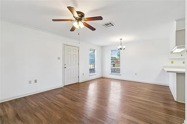 3 bed, 2.0 bath, 1090 sqft, $1,400 — Photo 3