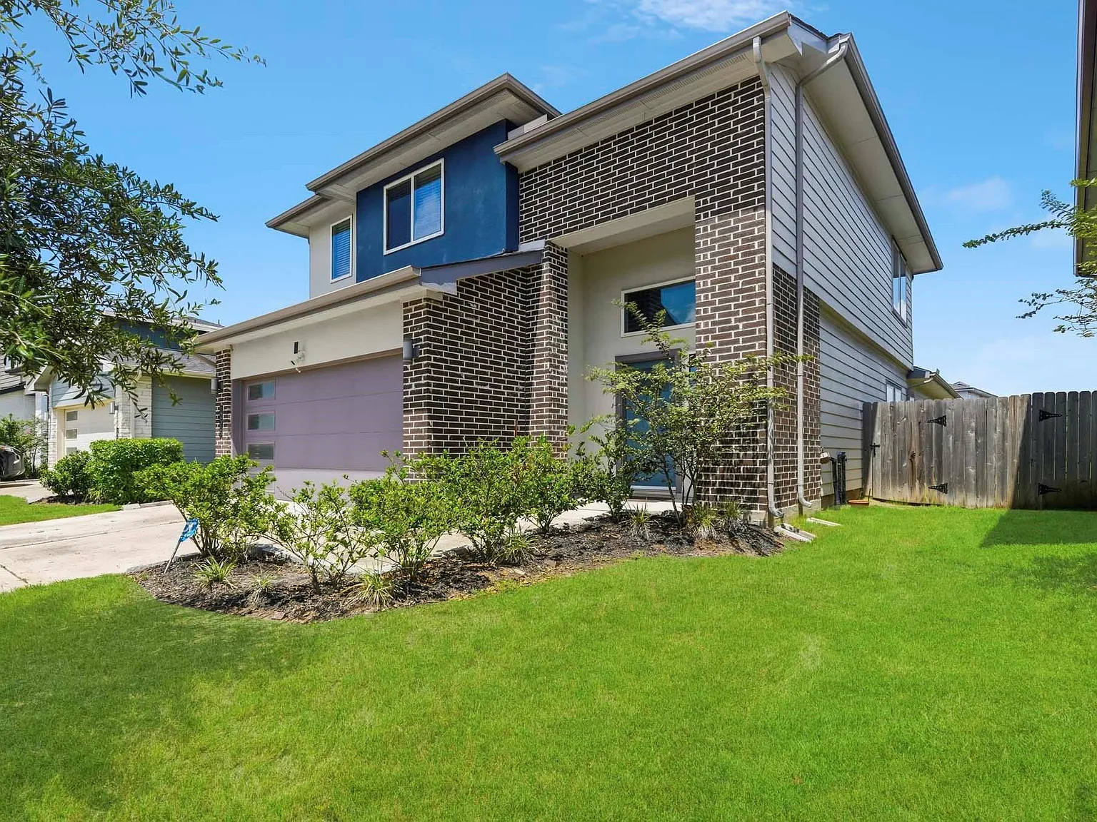 4 bed, 2.5 bath, 2386 sqft, $2,550 — Photo 3