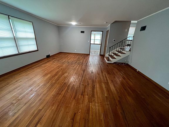 3rd image of 6634 Forest Ave