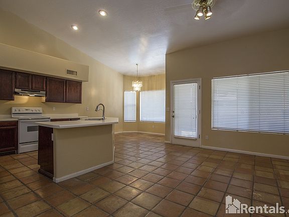 4th image of 507 W Comstock Dr