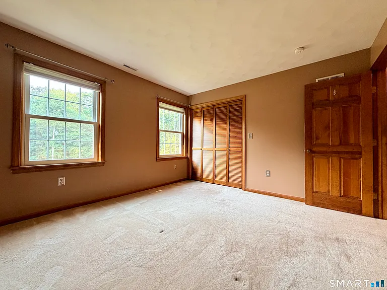 22 Hyde Park Dr — Photo 32