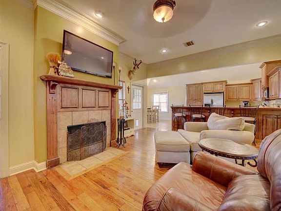 2nd image of 104 Shadowbrook Ln