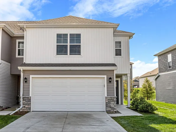 2578 SE Morningdew Dr, West Des Moines, IA 50265