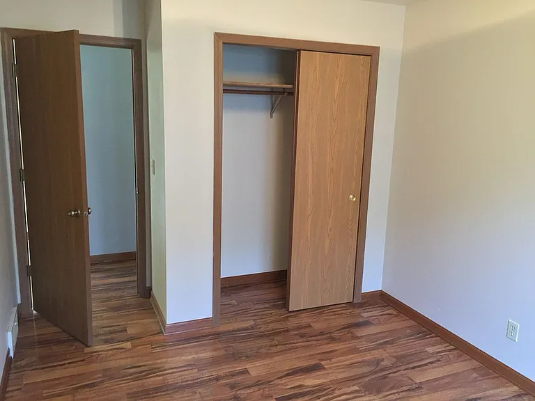 4413 Menasha Ave #4413 — Photo 8