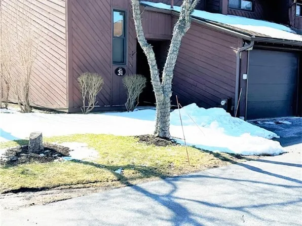 31 Sherman Oaks Dr #31, New Hartford, NY 13413