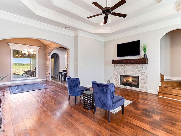 3rd image of 315 Cypress View Dr