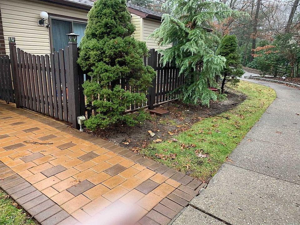 1st image of 347 Woodland Ct