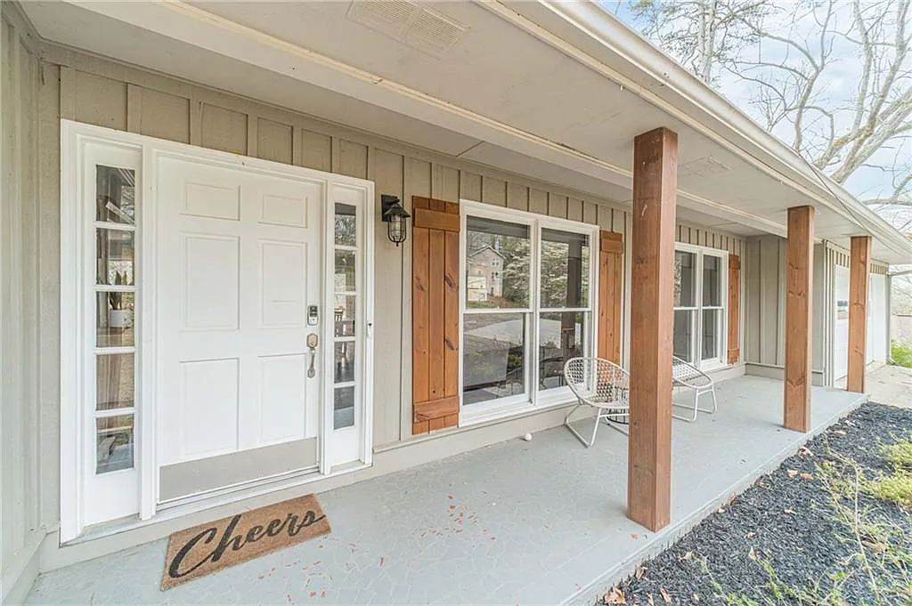 4 bed, 3.0 bath, 3395 sqft, $5,900 — Photo 4