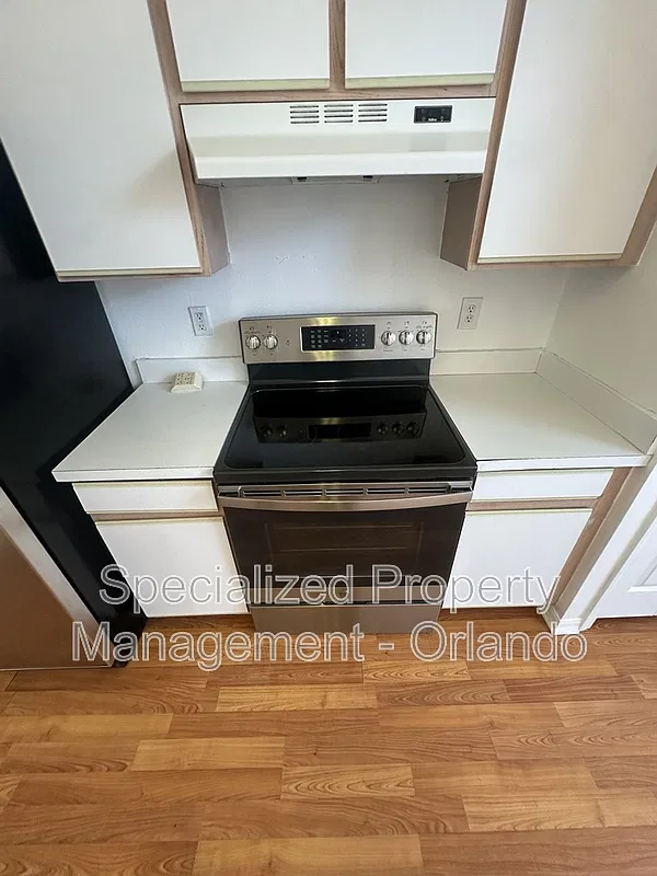 3 bed, 2.0 bath, 1075 sqft, $1,950 — Photo 3