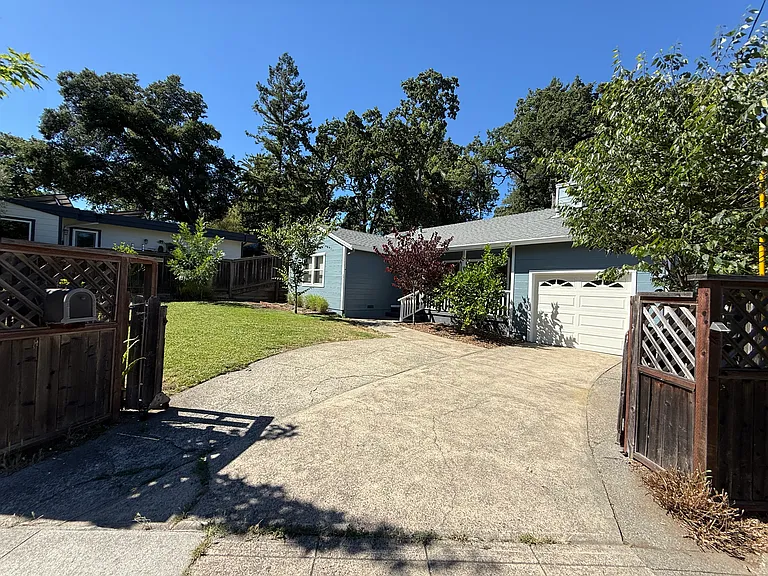 1300 San Anselmo Ave — Photo 2