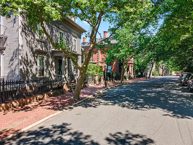 34 Benefit St — Photo 19