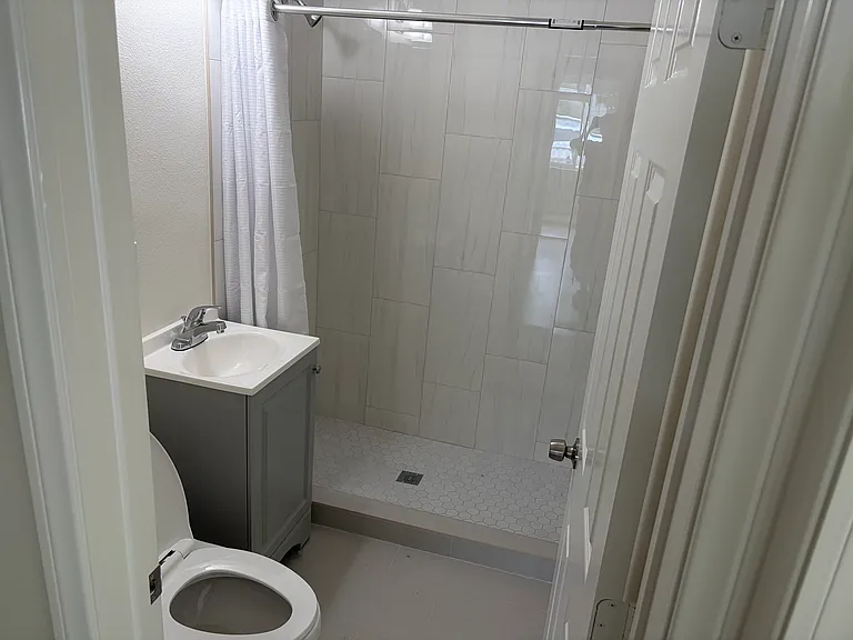 2641 Elden Ave #A — Photo 8