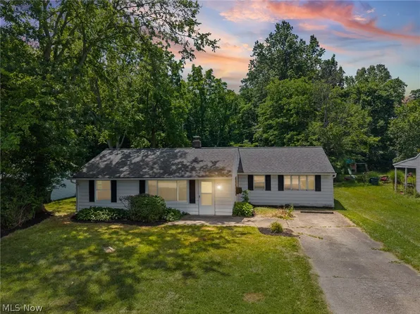 27111 Lynn Dr, Olmsted Township, OH 44138