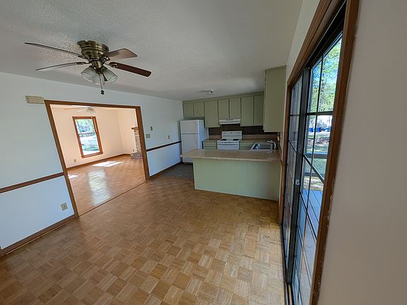 5th image of 2301 Wade Hampton Rd