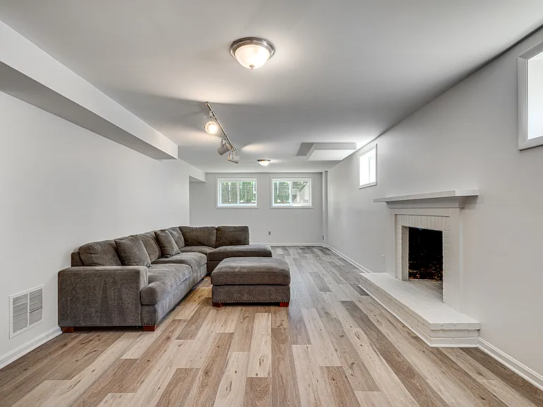 7517 Granada Dr — Photo 8