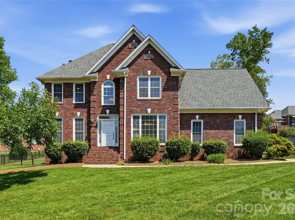182 E Tattersall Dr, Statesville, NC 28677