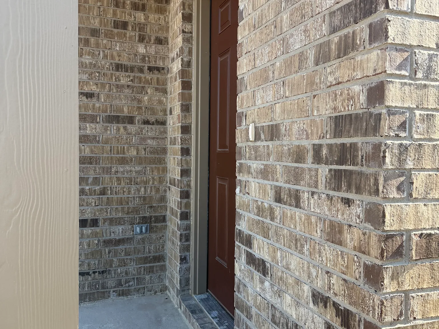 3 bed, 2.5 bath, 1605 sqft, $1,999 — Photo 2
