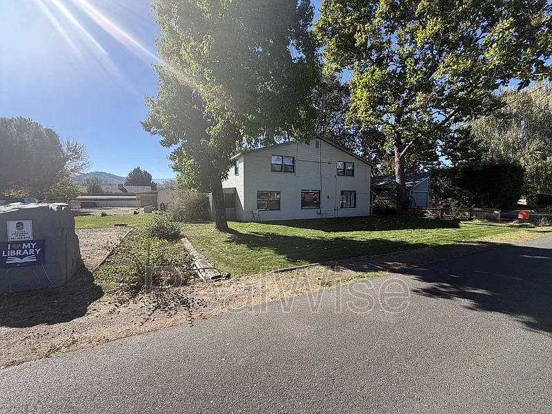 1 bed, 1.0 bath, $925 — Photo 3
