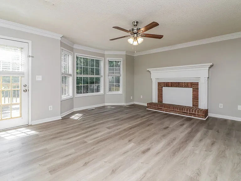 2249 June Ct SW — Photo 8