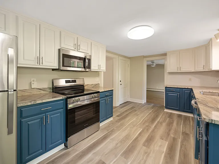 511 E Seneca St #A — Photo 3
