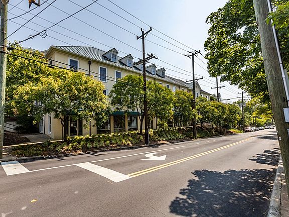 4th image of 1001 Market St E APT 10