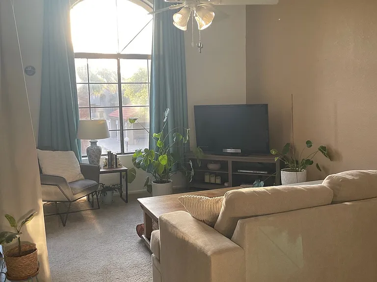 925 N College Ave #213 — Photo 2