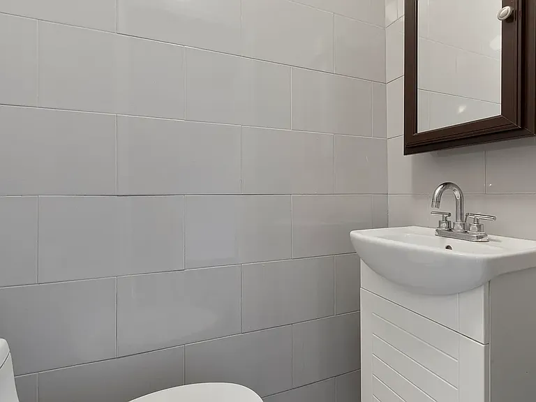 691 Evergreen Ave #2 — Photo 7