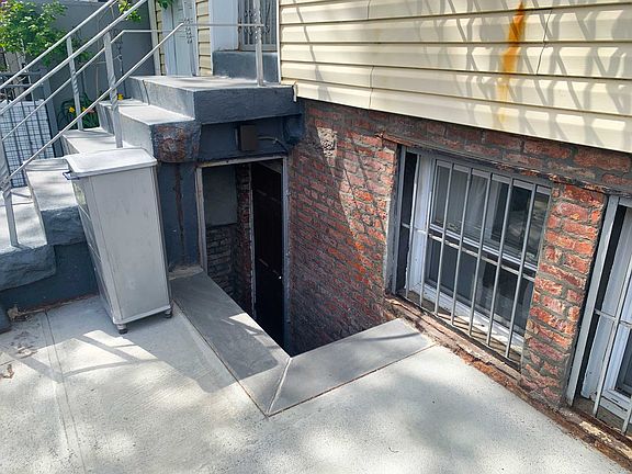 2nd image of 1091 De Kalb Ave #Basement