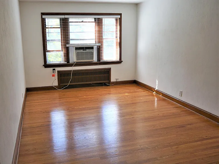 1265 Moorlands Dr — Photo 3