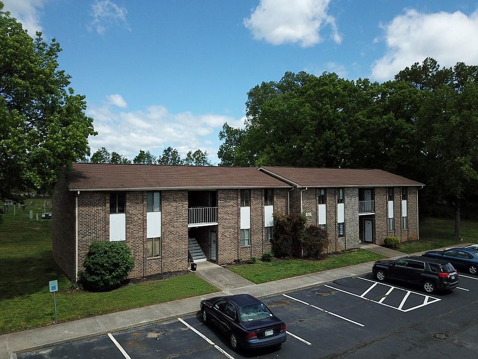 1st image of 816 Twin Oaks Way
