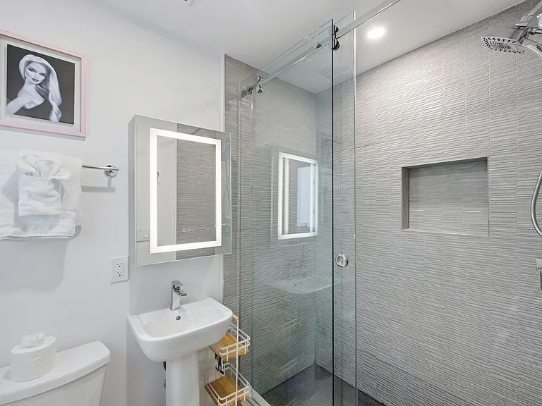 100 NE 22nd St — Photo 25