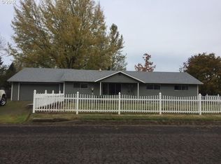 817 E 3rd St, Molalla, OR 97038