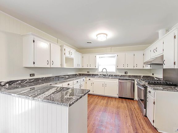 4th image of 224 Fairmont Dr