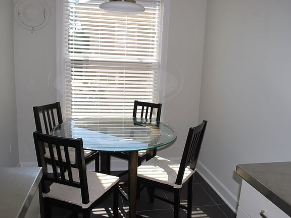 4th image of 325 Harvard Ave E APT 204