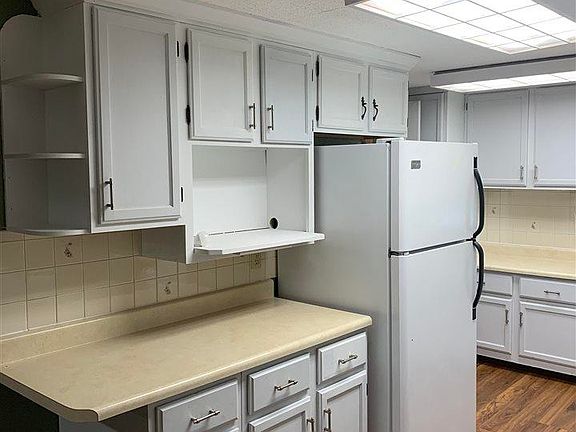 3rd image of 422 W Watonwan St