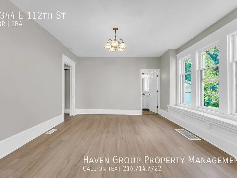 1344 E 112th St — Photo 5