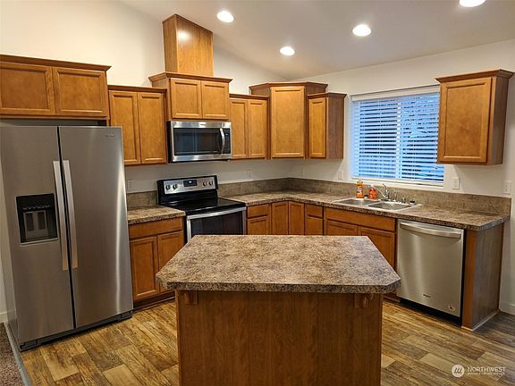 5th image of 3326 Oas Drive W