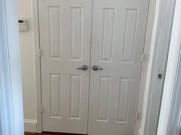4th image of 221 N Spring St