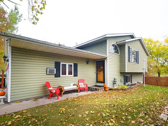 3rd image of 14911 Glenbrook Ave N