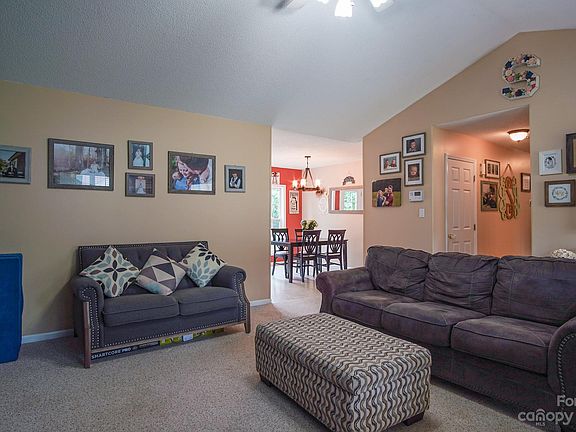 5th image of 1011 Walter Dr