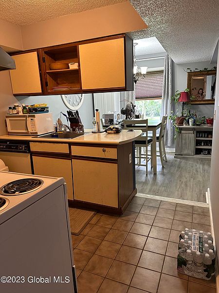 5th image of 17 Louis Avenue Unit D