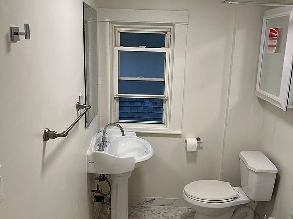 3rd image of 188 Rossiter Ave Floor 2