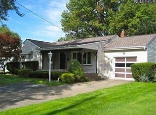 3240 Glen Oaks Dr, Youngstown, OH