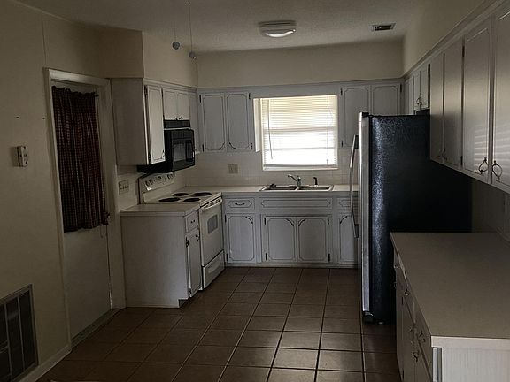 3rd image of 6195 W Pinedale Cir