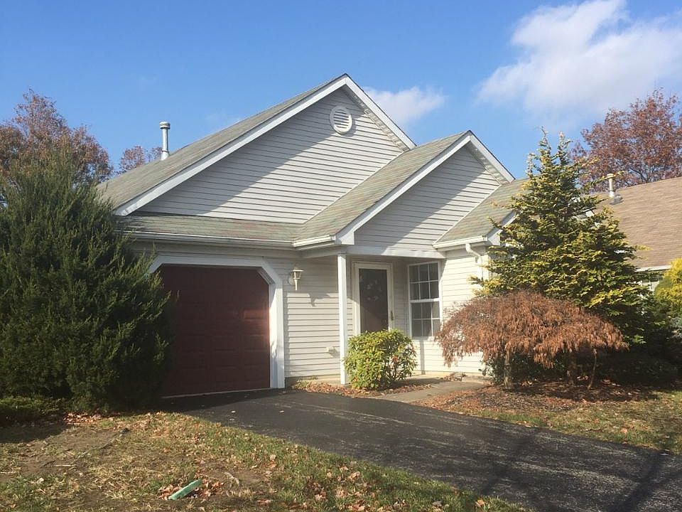 1st image of 28 Rosewood Ct